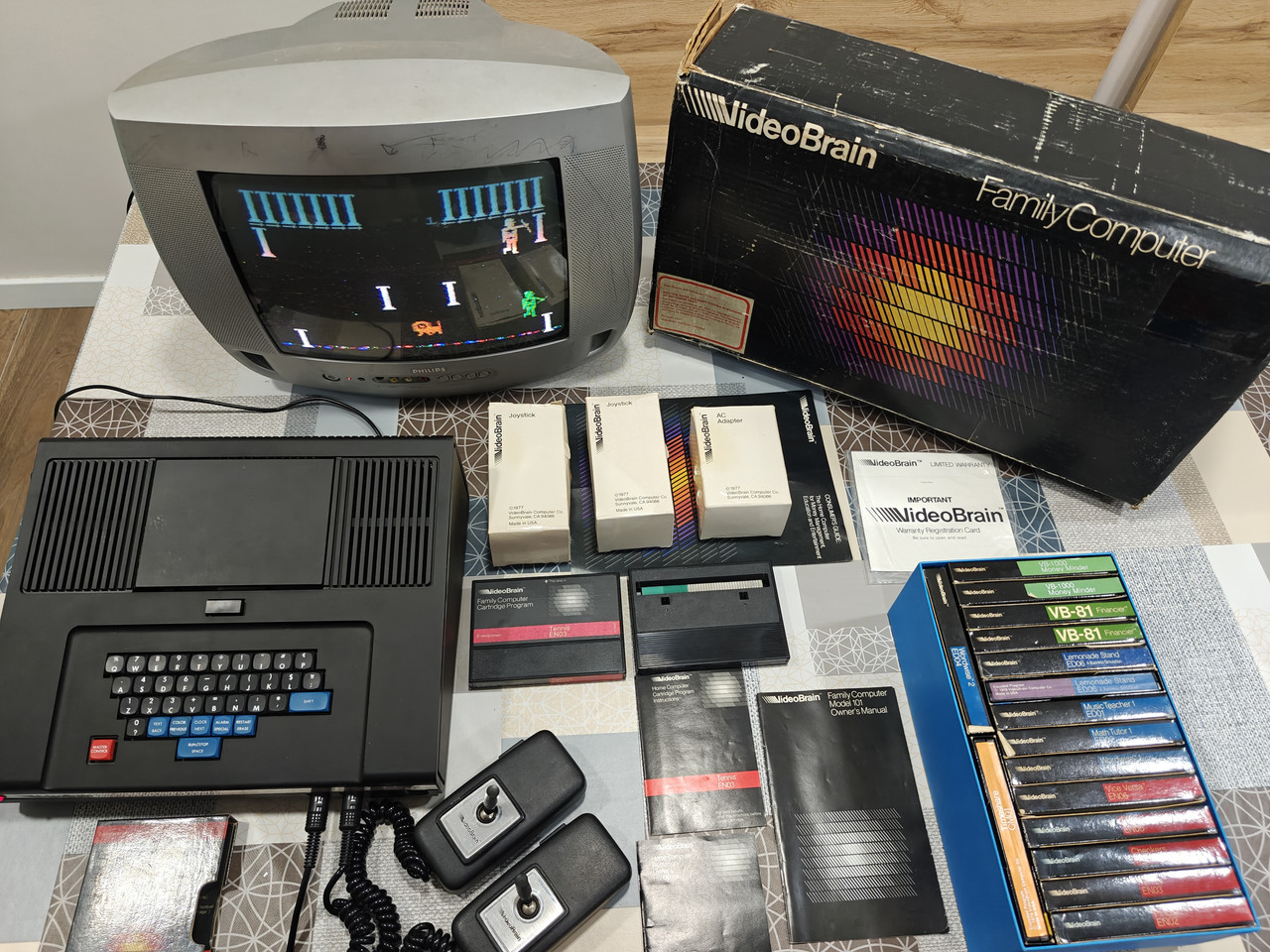 UMTECH VIDEOBRAIN FAMILY COMPUTER — sistema de la colección