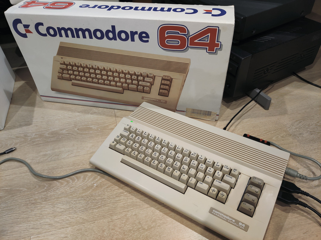 COMMODORE 64C — sistema de la colección