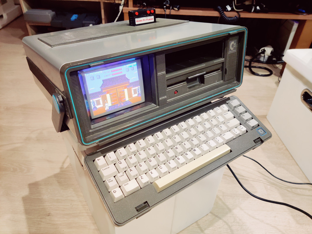 COMMODORE SX64 — sistema de la colección
