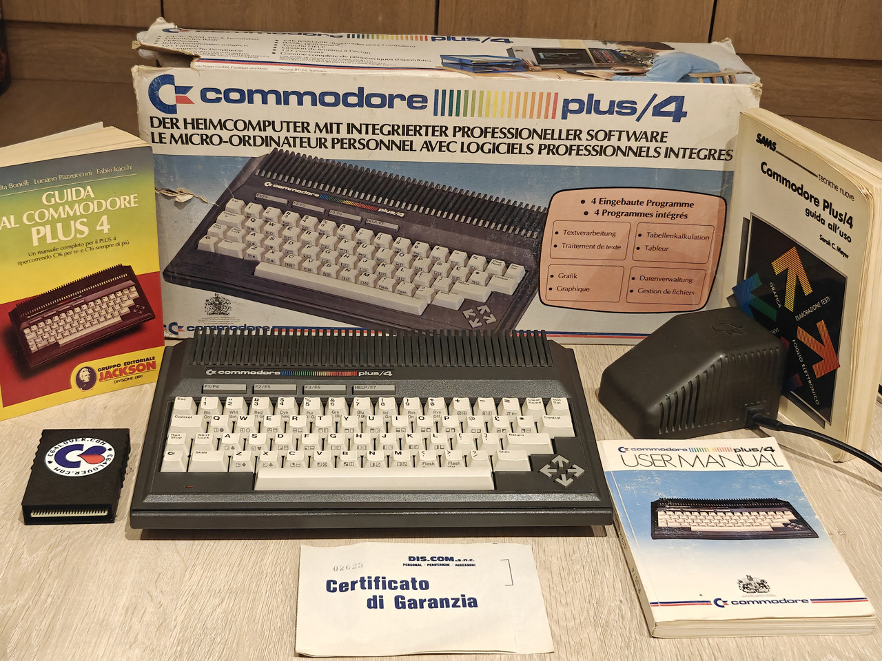 COMMODORE PLUS/4 — sistema de la colección