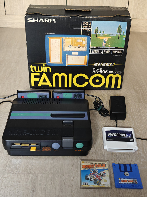SHARP TWIN FAMICOM AN-505-BK — sistema de la colección