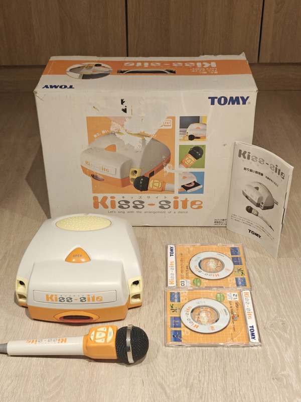 TOMY KISS-SITE — sistema de la colección